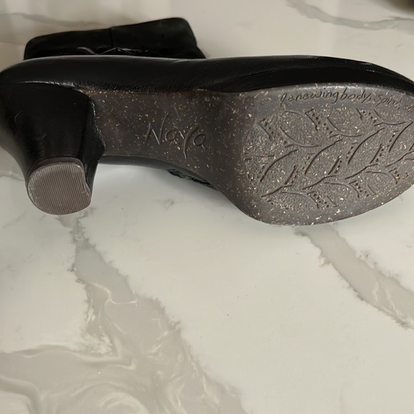 Naya Breeze Black leather floral Zip up Block heel boots - Picture 9 of 9